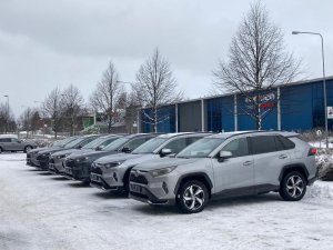 Tulossa vähän ajettuja vuoden vanhoja Toyota RAV4 Plug-in 306hv Hybrid -malleja pian myyntiin.