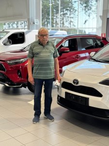 Asiakkaamme Pekka Pystynen kävi moikkaamassa meitä samalla kun hänen autonsa Toyota Yaris Cross oli huollettavana